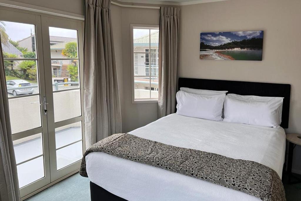 Silver Fern Rotorua Suites & Spa מראה חיצוני תמונה A typical room at the hotel