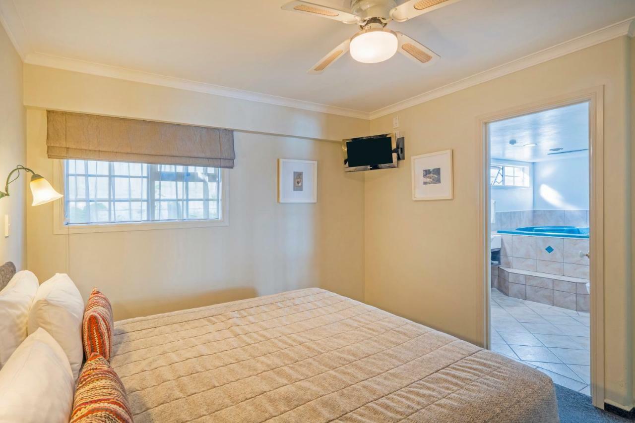 Silver Fern Rotorua Suites & Spa מראה חיצוני תמונה A bedroom at the hotel